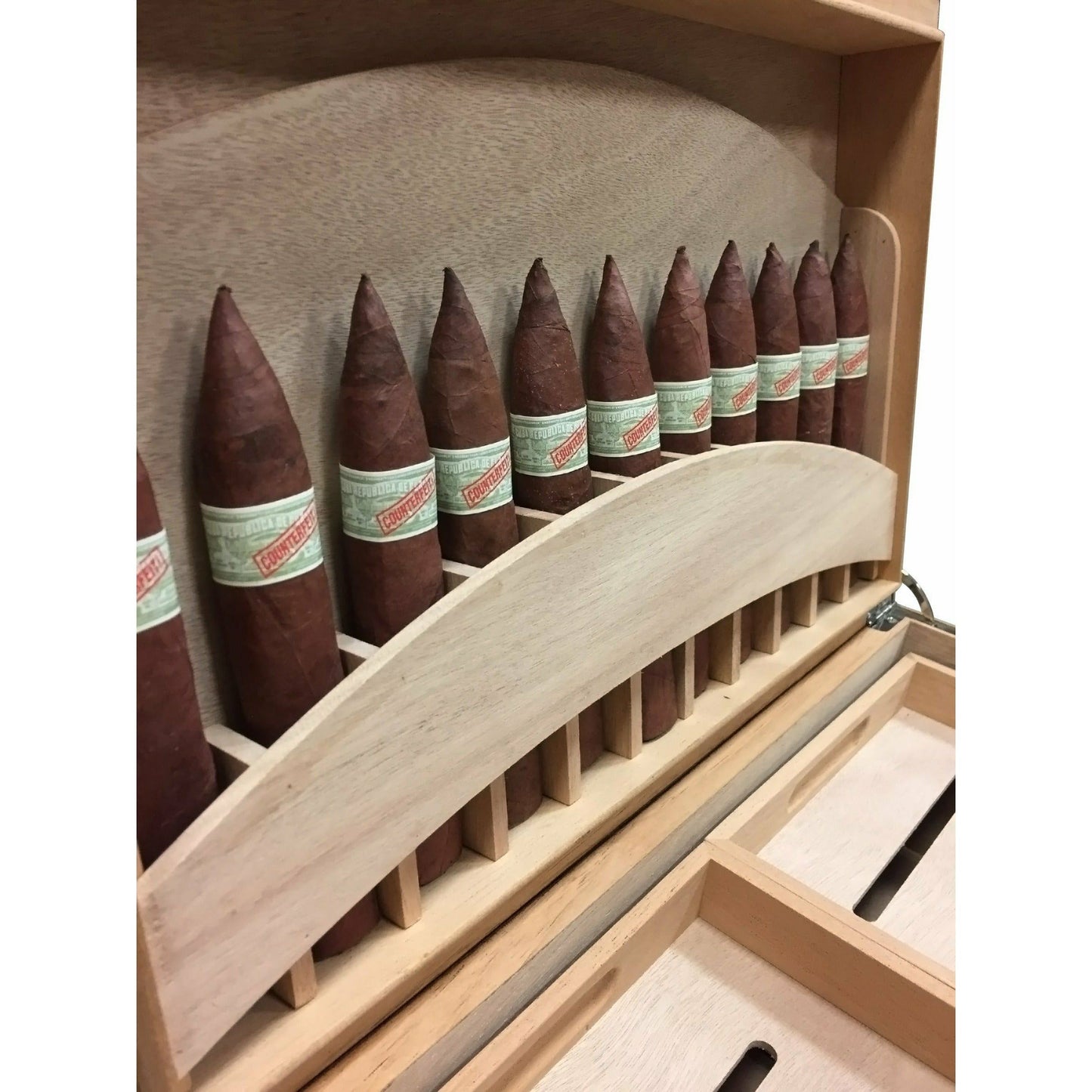 Rockefeller 130 Ct. Ebony Wood Humidor w/ 9-Cigar Lid Display Feature-Humidors-Wine Whiskey and Smoke